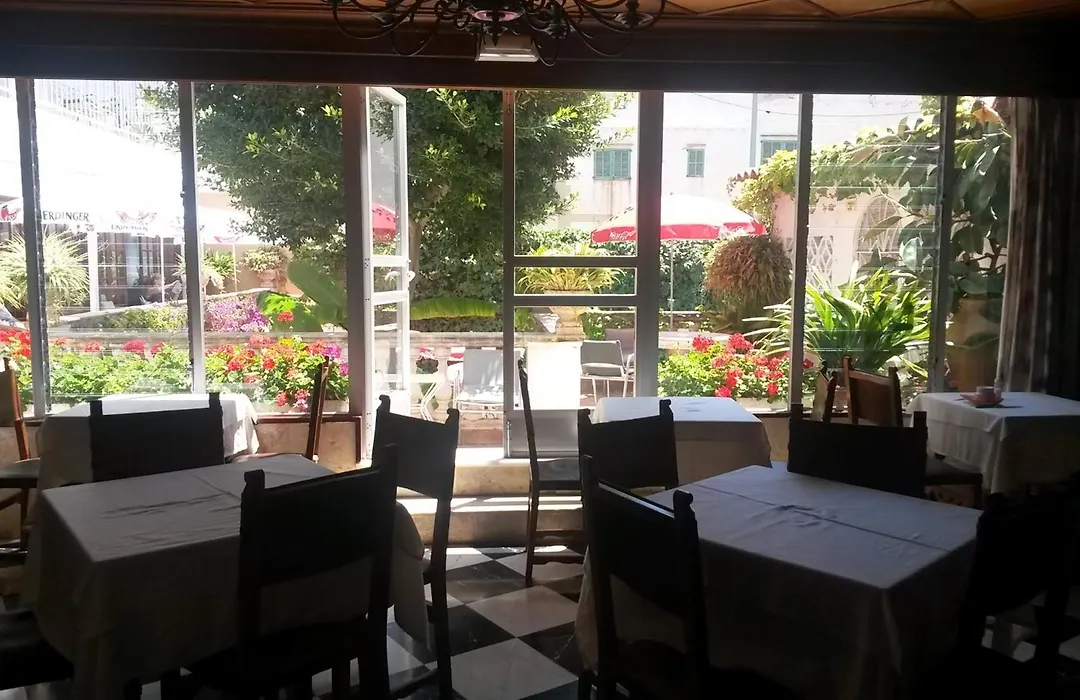 Hostal Cas Bombu-1